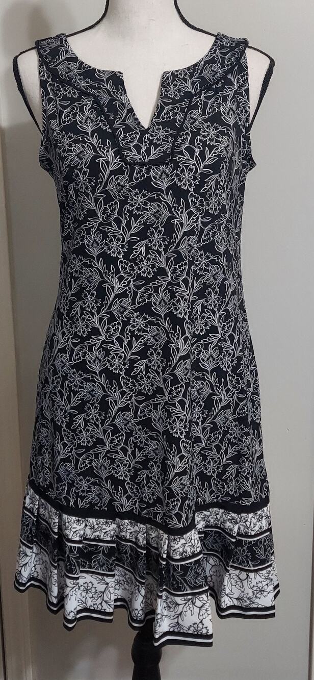 NWT White House Black Market Sleeveless Pleat Hem Shift Dress Size XS Blk/Wht